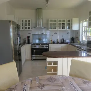  Дом отдыха Tropical Garden Self Catering